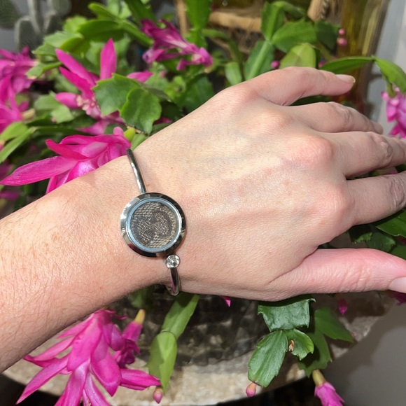 Authentic Gucci Upcycled Bracelet Round Bezel Shadow Box With Rhinestone - Picture 4 of 12